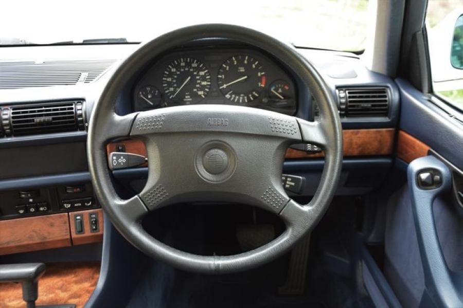 Торпедо BMW 740i (E32) 1992 года  (UK) (фото 87 из 170)